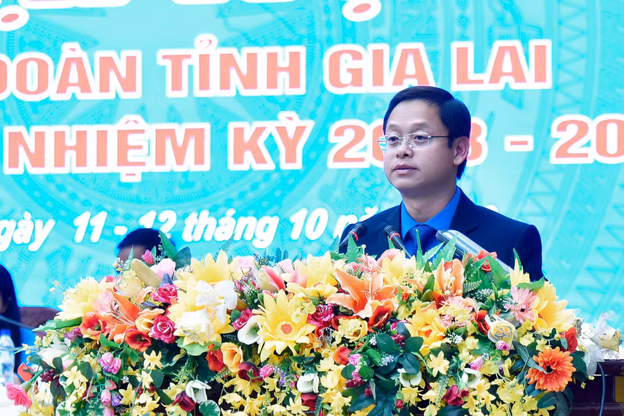 Ông Nguyễn Hoàng Phong-Tỉnh ủy viên, Bí thư Huyện ủy, Chủ tịch HĐND huyện Phú Thiện, Chủ tịch LĐLĐ tỉnh Gia Lai nhiệm kỳ 2023-2028 phát biểu bế mạc đại hội. Ảnh: Đức Thụy