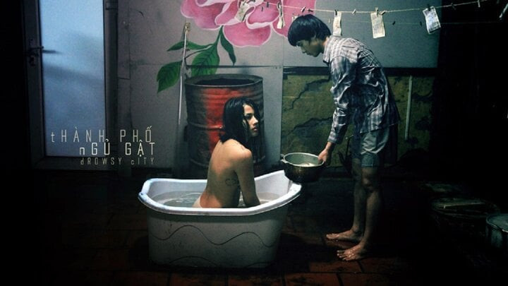 Phim có nhiều cảnh "nóng". Phim có nhiều cảnh "nóng".