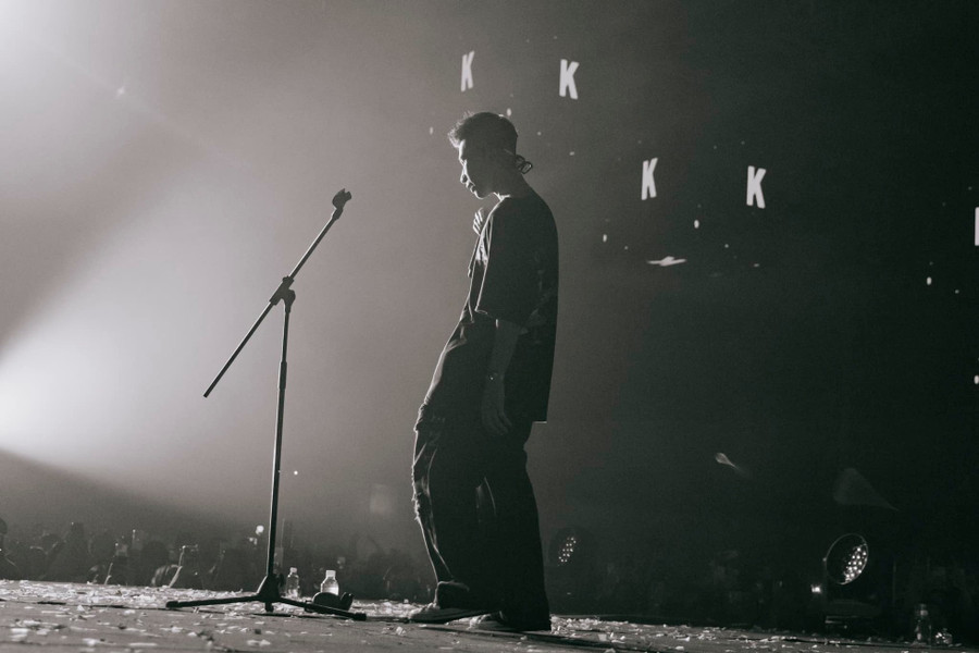 MCK thắng lớn khi làm album. MCK thắng lớn khi làm album.