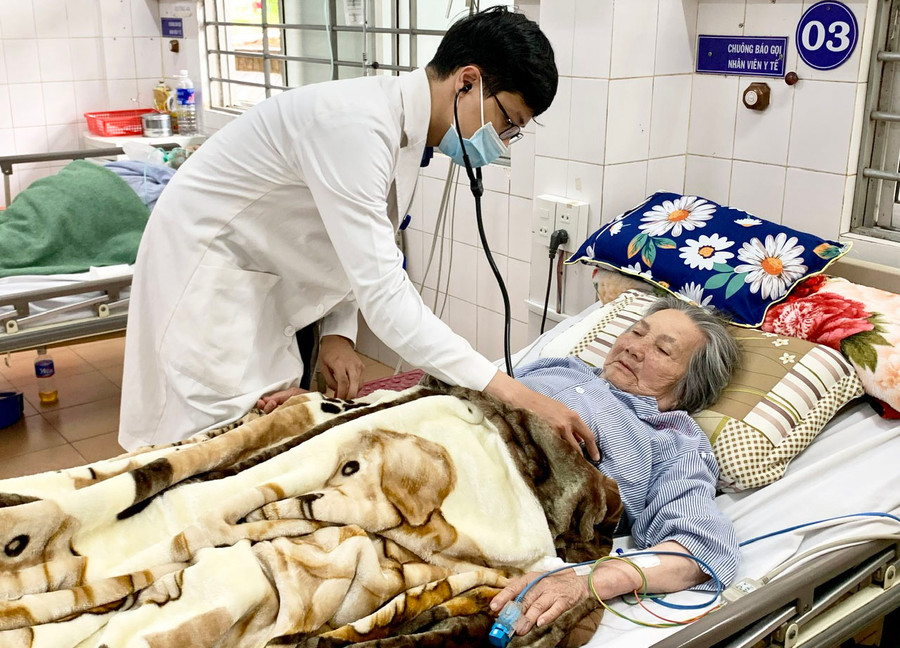 Việc thành lập Đơn vị Tim mạch can thiệp giúp bệnh nhân được thuận lợi khám chữa bệnh, điều trị tim mạch ngay tại tuyến tỉnh. Ảnh: Như Nguyện Việc thành lập Đơn vị Tim mạch can thiệp giúp bệnh nhân được thuận lợi khám chữa bệnh, điều trị tim mạch ngay tại tuyến tỉnh. Ảnh: Như Nguyện