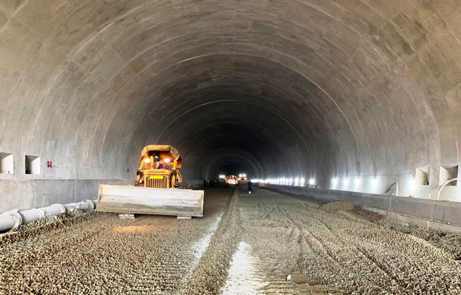 Nhà thầu thi công một hầm đường bộ thuộc Dự án Cao tốc Bắc-Nam. Ảnh: Việt Hùng/Vietnam+ Nhà thầu thi công một hầm đường bộ thuộc Dự án Cao tốc Bắc-Nam. Ảnh: Việt Hùng/Vietnam+