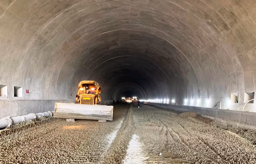 Nhà thầu thi công một hầm đường bộ thuộc Dự án Cao tốc Bắc-Nam. Ảnh: Việt Hùng/Vietnam+