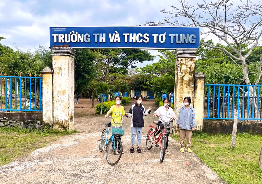 Trường Tiểu học và THCS Tơ Tung được sáp nhập từ Trường Tiểu học Đê Bar và Trường THCS Tơ Tung nhằm đáp ứng yêu cầu phát triển giáo dục. Ảnh: M.N