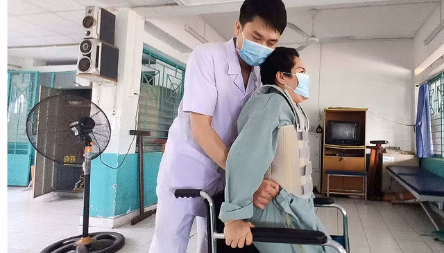 Bệnh nhân tổn thương tủy sống điều trị tại Bệnh viện Phục hồi chức năng - Điều trị bệnh nghề nghiệp TP.HCM