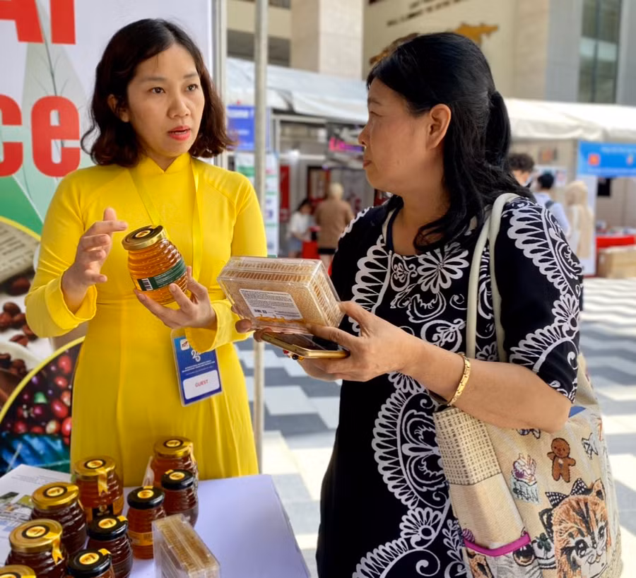 Sở Công thương được giao nhiệm vụ đẩy mạnh các hoạt động xúc tiến thương mại, tìm kiếm thông tin thị trường nhằm hỗ trợ doanh nghiệp. Ảnh: H.D Sở Công thương được giao nhiệm vụ đẩy mạnh các hoạt động xúc tiến thương mại, tìm kiếm thông tin thị trường nhằm hỗ trợ doanh nghiệp. Ảnh: H.D