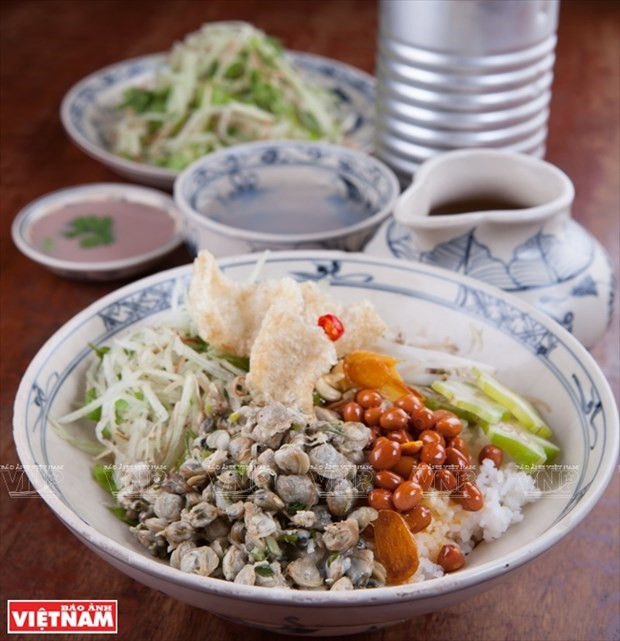 Cơm Hến. Nguồn: Báo Ảnh Việt Nam