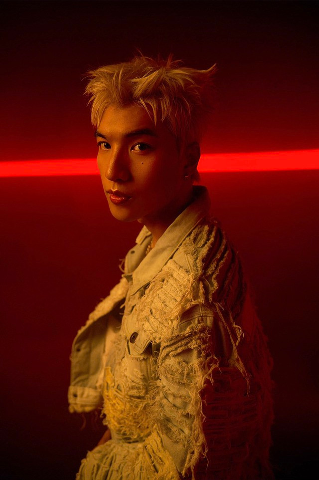 Vì sao HIEUTHUHAI bất ngờ dời ngày phát hành album? - Ảnh 2. HIEUTHUHAI dùng sample bản hit từ nhóm 365 cho ca khúc mới trong album sắp phát hành. Ảnh: NVCC