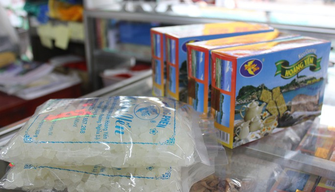 Từ mía đường, người xứ Quảng chế biến kẹo gương, đường phèn là sản phẩm quà tặng của xứ Quảng