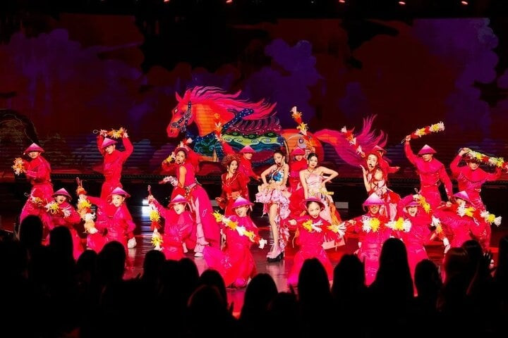 Sân khấu Lý ngựa ô - Ngựa ô thương nhớ của đội MLee show "Chị đẹp đạp gió rẽ sóng". Sân khấu Lý ngựa ô - Ngựa ô thương nhớ của đội MLee show "Chị đẹp đạp gió rẽ sóng".