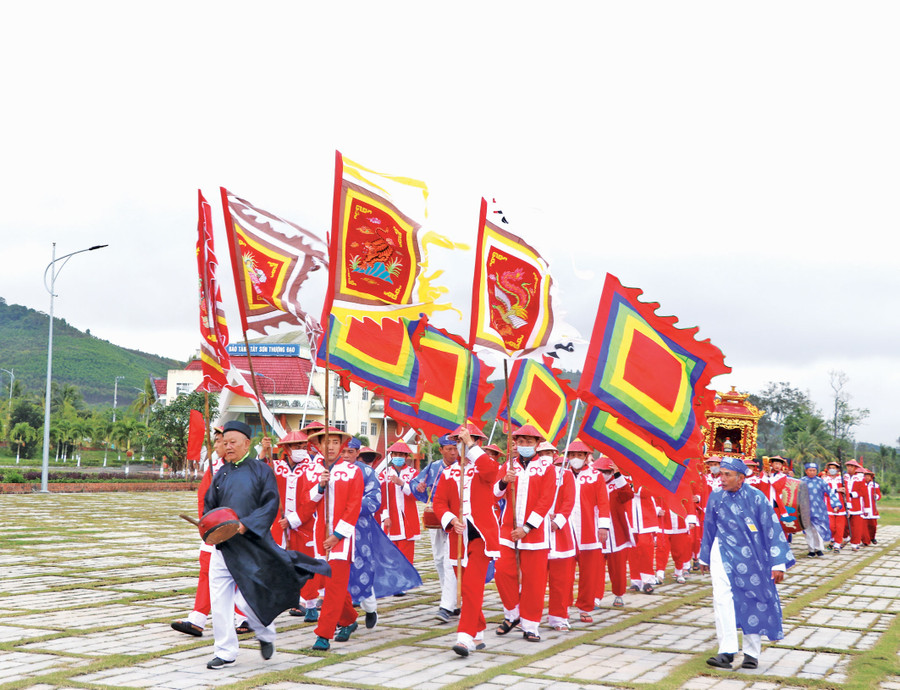 Lễ nghinh sắc thần tại thị xã An Khê. Ảnh: Ngọc Minh
