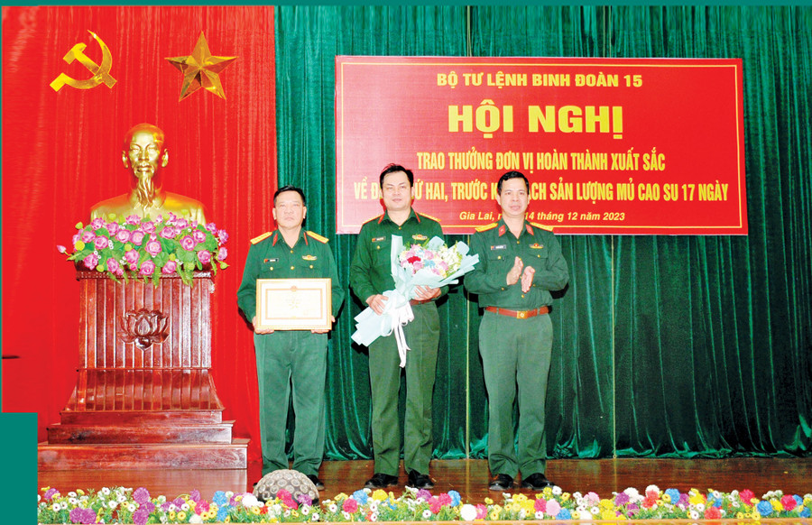 Công ty 75 hoàn thành sớm kế hoạch khai thác mủ của Binh đoàn. Ảnh: V.H Công ty 75 hoàn thành sớm kế hoạch khai thác mủ của Binh đoàn. Ảnh: V.H