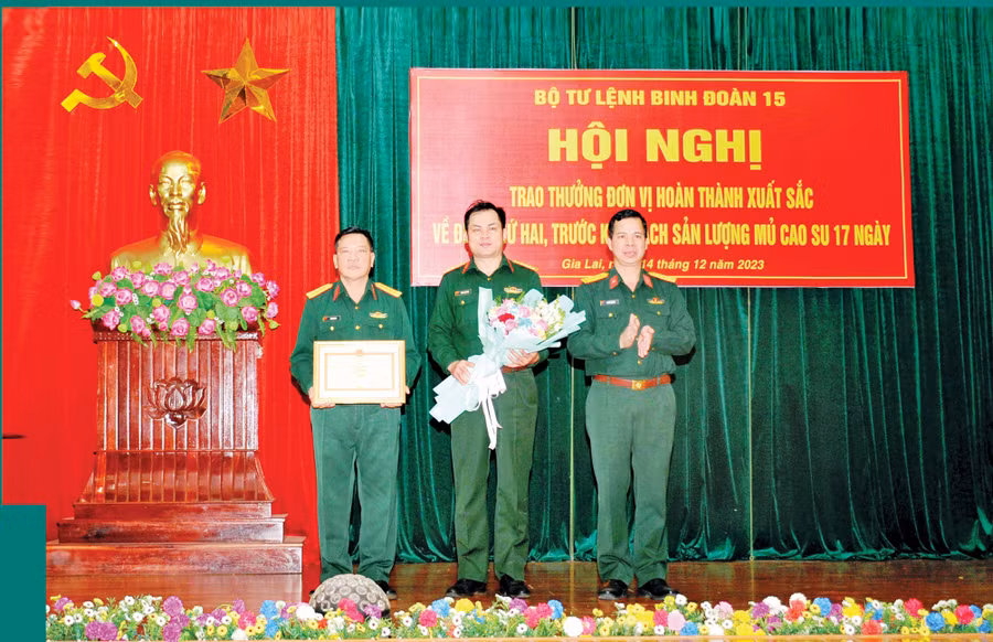Công ty 75 hoàn thành sớm kế hoạch khai thác mủ của Binh đoàn. Ảnh: V.H