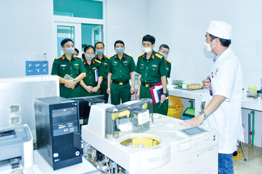 Cục trưởng Cục Quân y thăm và làm việc tại Bệnh viện Quân y 211, tháng 10-2022. Ảnh: T.D Cục trưởng Cục Quân y thăm và làm việc tại Bệnh viện Quân y 211, tháng 10-2022. Ảnh: T.D