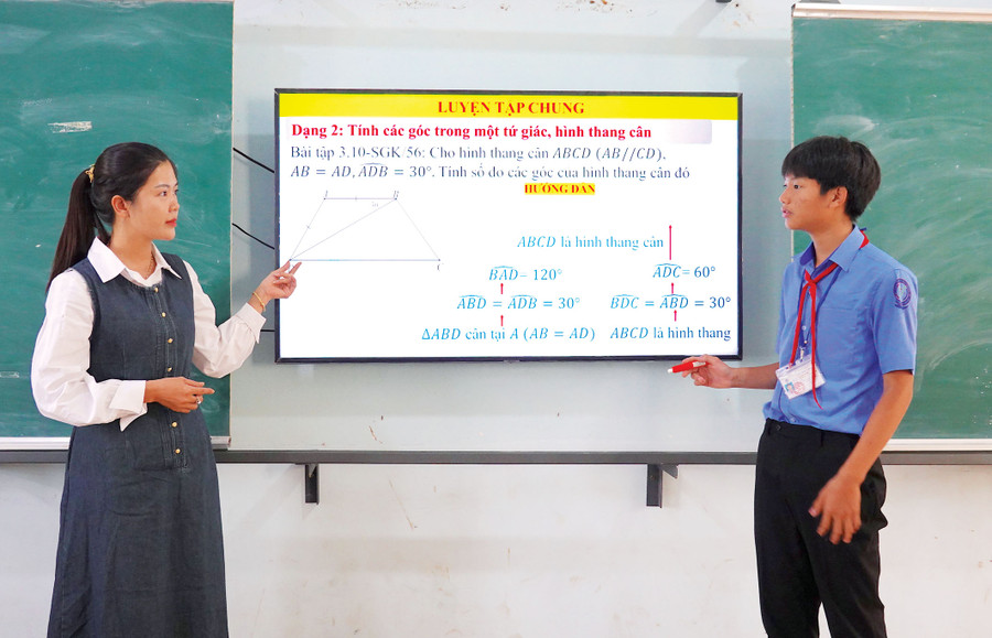 Nhiều đơn vị trường học đẩy mạnh chuyển đổi số, ứng dụng công nghệ thông tin vào dạy học. Ảnh: Mộc Trà