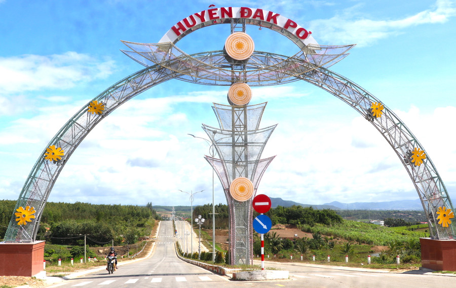 Huyện Đak Pơ ngày càng khang trang đổi mới. Ảnh: Ngọc Minh