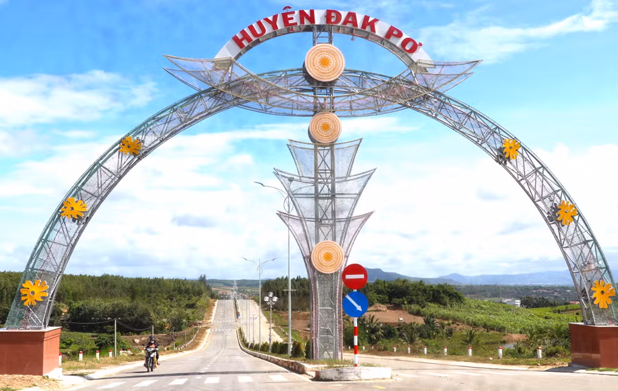 Huyện Đak Pơ ngày càng khang trang đổi mới. Ảnh: Ngọc Minh