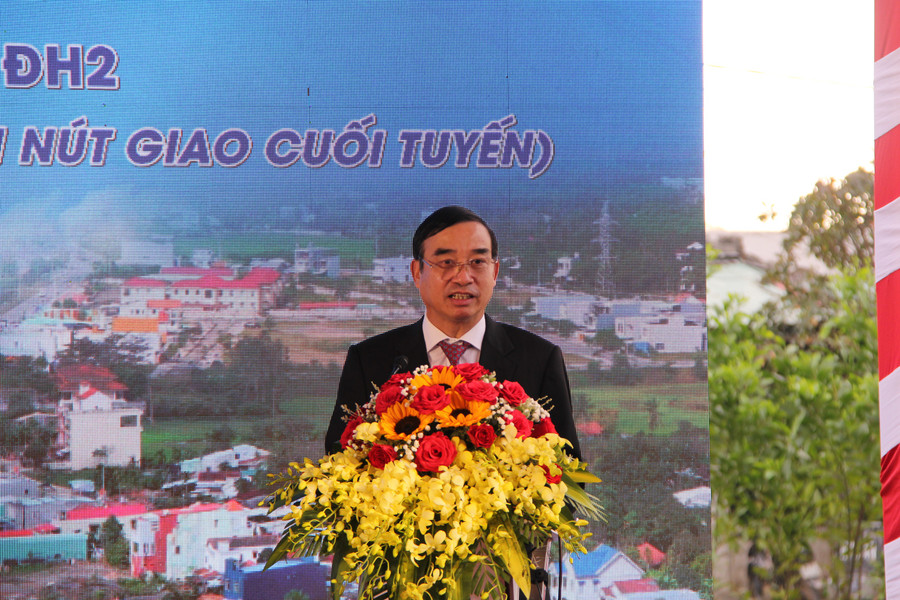 Chủ tịch UBND TP Đà Nẵng Lê Trung Chinh đánh giá cao nỗ lực hoàn thành các tuyến đường, bố trí tái định cư cho gần 2.500 hộ dân bị ảnh hưởng bởi 3 dự án Chủ tịch UBND TP Đà Nẵng Lê Trung Chinh đánh giá cao nỗ lực hoàn thành các tuyến đường, bố trí tái định cư cho gần 2.500 hộ dân bị ảnh hưởng bởi 3 dự án