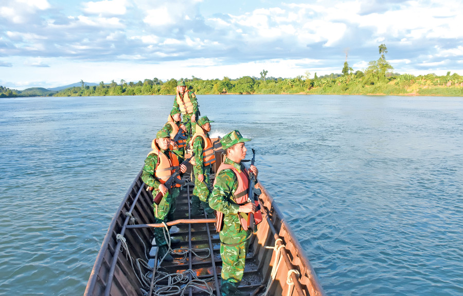 Cán bộ, chiến sĩ Bộ đội Biên phòng tuần tra bảo vệ biên giới. Ảnh: T.T Cán bộ, chiến sĩ Bộ đội Biên phòng tuần tra bảo vệ biên giới. Ảnh: T.T
