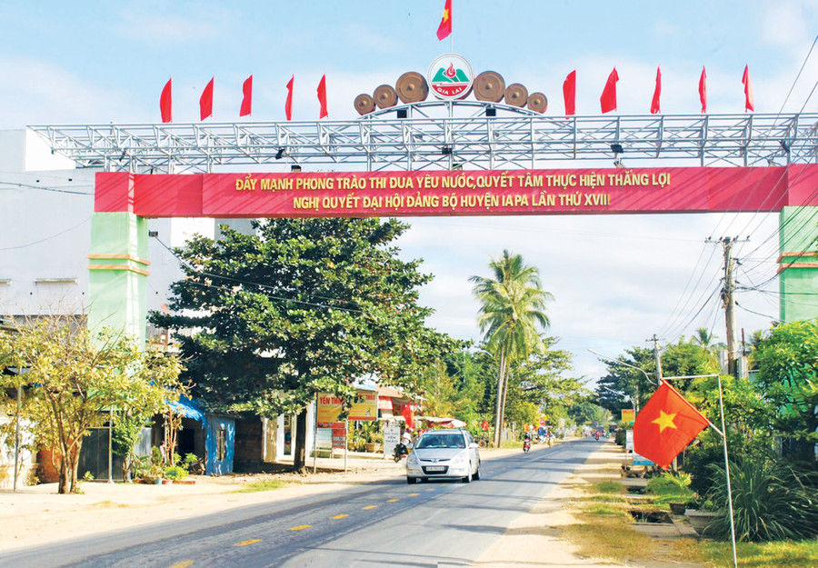 Diện mạo huyện Ia Pa ngày càng khang trang, khởi sắc. Ảnh: V.C Diện mạo huyện Ia Pa ngày càng khang trang, khởi sắc. Ảnh: V.C