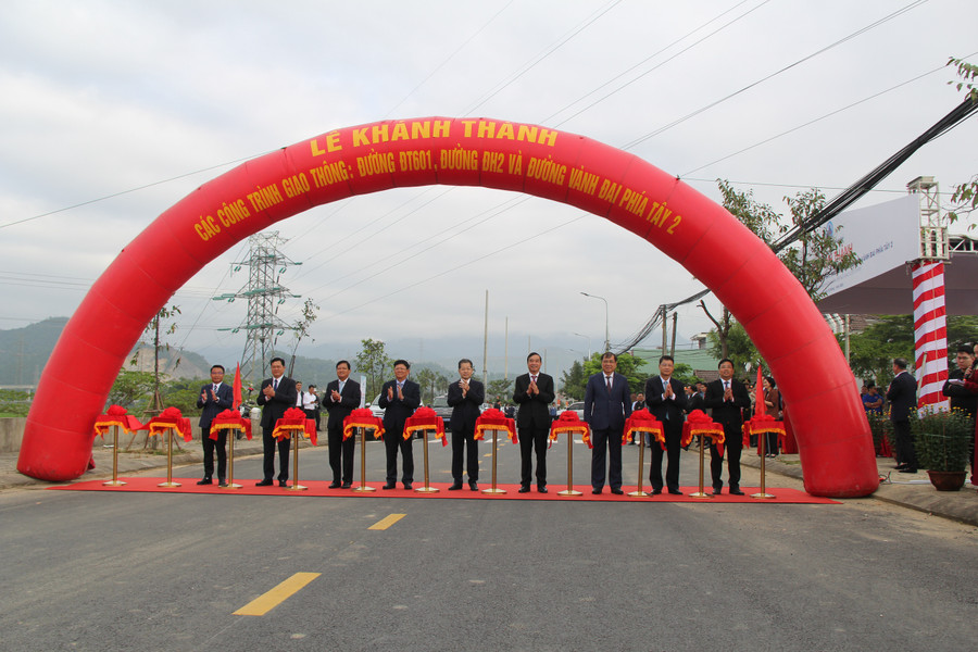 Lãnh đạo TP Đà Nẵng thực hiện nghi thức khánh thành các công trình giao thông ngàn tỉ, trọng điểm của thành phố Lãnh đạo TP Đà Nẵng thực hiện nghi thức khánh thành các công trình giao thông ngàn tỉ, trọng điểm của thành phố