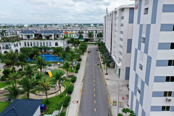 Luật Đất đai sửa đổi được thông qua, doanh nghiệp, người dân được hưởng lợi. Luật Đất đai sửa đổi được thông qua, doanh nghiệp, người dân được hưởng lợi.