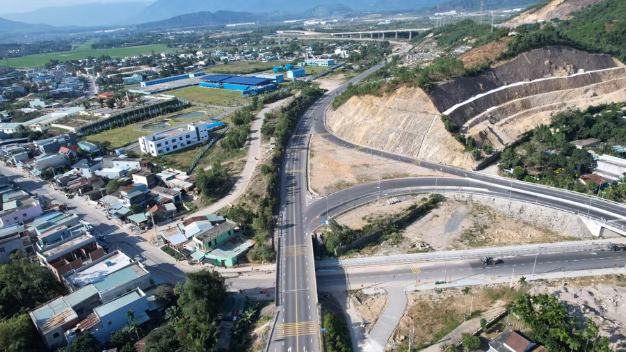 Điểm giao các tuyến ĐH2, Vành đai phía Tây 2 và ĐT601