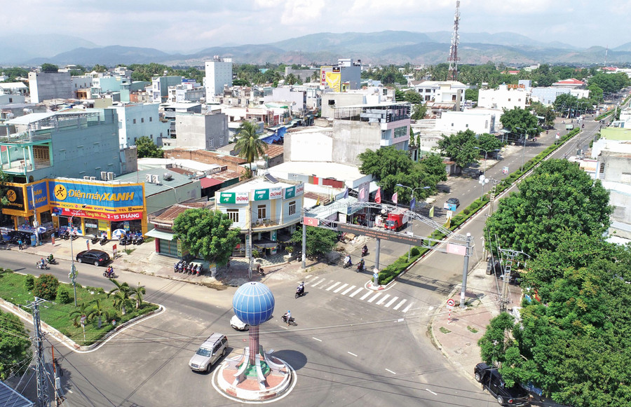 Thị xã Ayun Pa đang đầu tư xây dựng hệ thống kết cấu hạ tầng kinh tế-xã hội đồng bộ hướng đến đô thị loại III giai đoạn 2021-2025. Ảnh: G.A