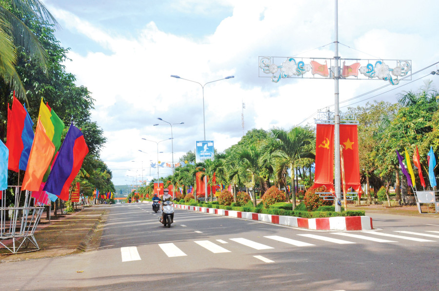 Một góc thị trấn Chư Prông. Ảnh: V.H Một góc thị trấn Chư Prông. Ảnh: V.H