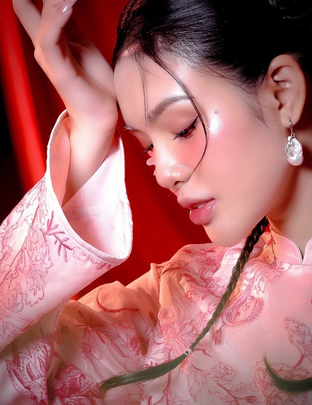 Nữ diễn viên biến hóa sang phong cách dễ thương Nữ diễn viên biến hóa sang phong cách dễ thương