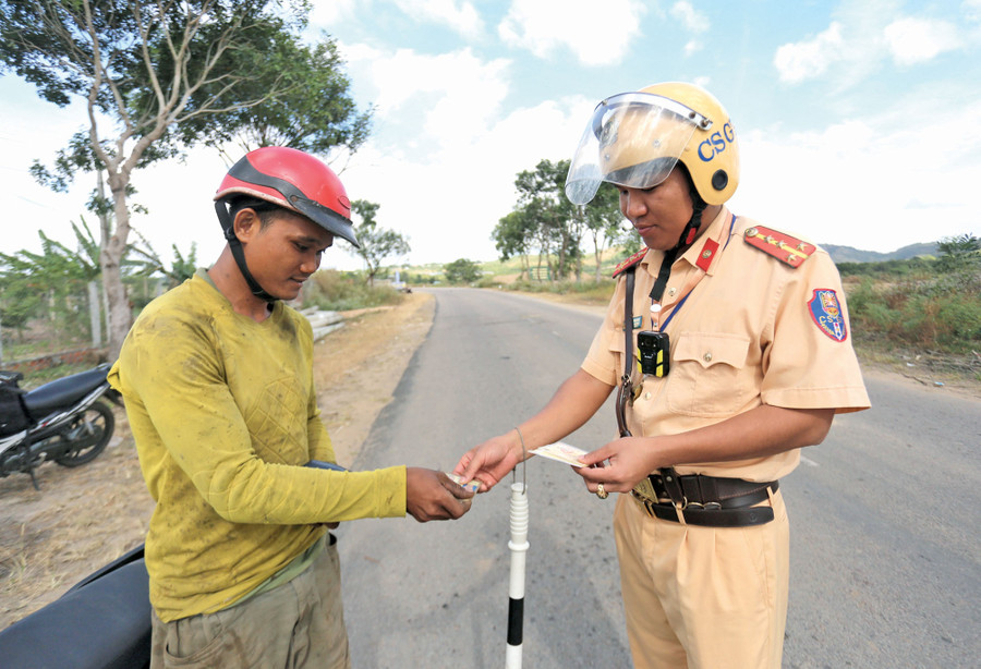 Tình hình trật tự an toàn giao thông trên địa bàn huyện Ia Pa trong năm 2023 đã có những chuyển biến tích cực. Ảnh: L.V.N