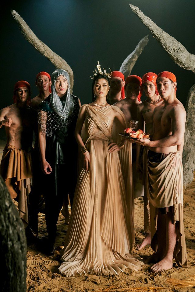 MV "Thena". Ảnh do nghệ sĩ cung cấp MV "Thena". Ảnh do nghệ sĩ cung cấp