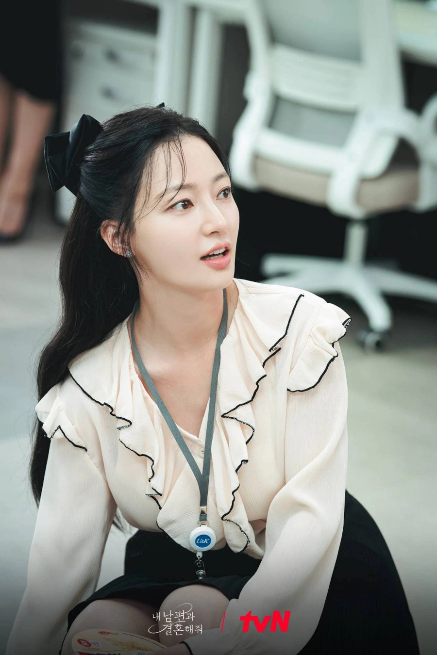 Song song với diễn xuất, Song Ha Yoon còn dành thời gian và công sức đầu tư về tạo hình cho Jung Soo Min. Cô chủ động thảo luận với nhân viên đoàn làm phim để chọn ra kiểu tóc, lối trang điểm và phong cách quần áo phù hợp với tính cách của "trà xanh" này Song song với diễn xuất, Song Ha Yoon còn dành thời gian và công sức đầu tư về tạo hình cho Jung Soo Min. Cô chủ động thảo luận với nhân viên đoàn làm phim để chọn ra kiểu tóc, lối trang điểm và phong cách quần áo phù hợp với tính cách của "trà xanh" này
