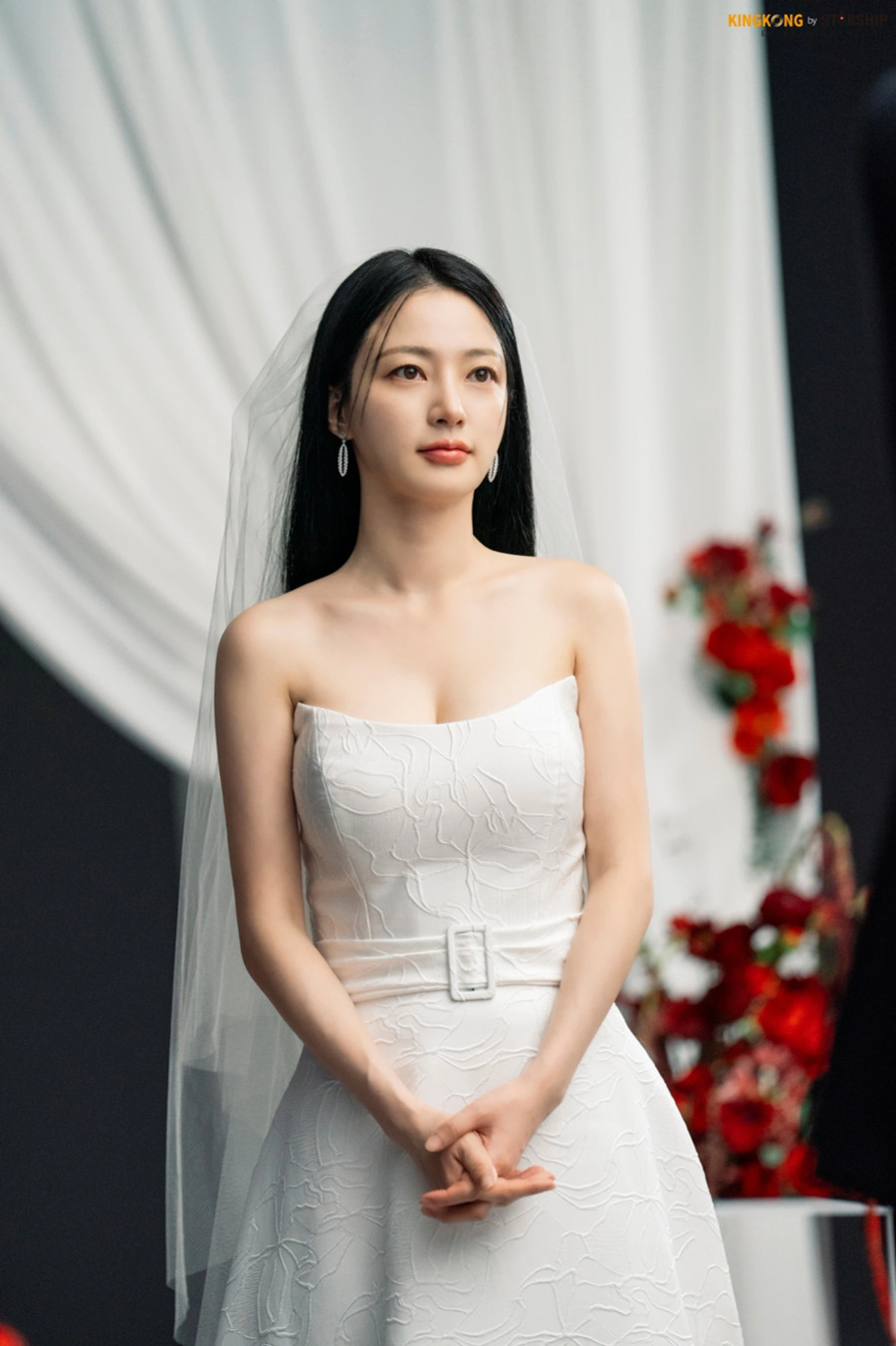 Đáng chú ý, nhan sắc rạng rỡ của Song Ha Yoon trên màn ảnh và ngoài đời cũng trở thành chủ đề được bàn luận sôi nổi trên mạng xã hội Đáng chú ý, nhan sắc rạng rỡ của Song Ha Yoon trên màn ảnh và ngoài đời cũng trở thành chủ đề được bàn luận sôi nổi trên mạng xã hội