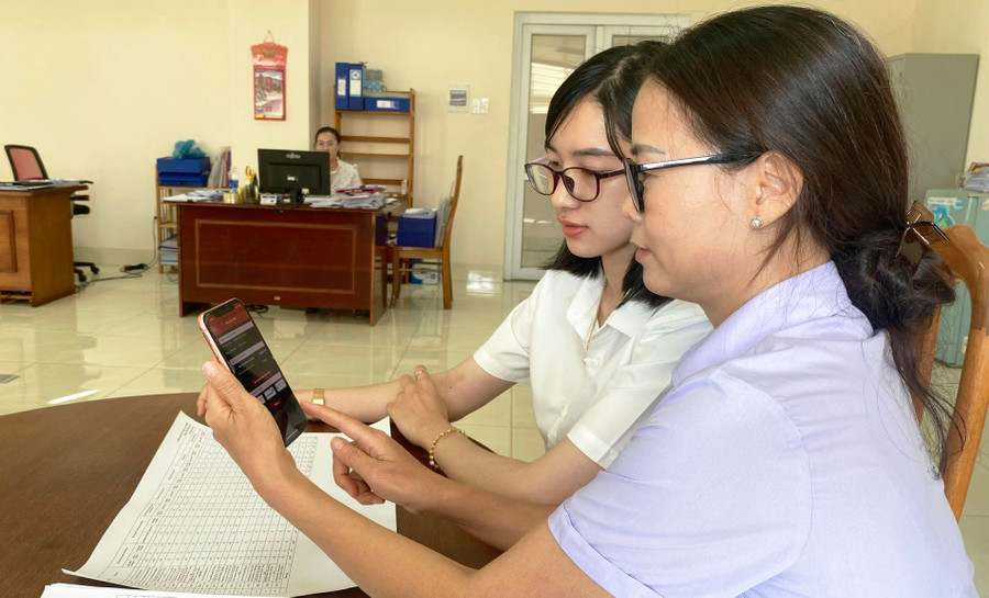 Năm 2024, Cục Thuế tỉnh tiếp tục đẩy mạnh chuyển đổi số, phát triển ứng dụng công nghệ thông tin để nâng cao hiệu quả công tác quản lý thuế. Ảnh: S.C Năm 2024, Cục Thuế tỉnh tiếp tục đẩy mạnh chuyển đổi số, phát triển ứng dụng công nghệ thông tin để nâng cao hiệu quả công tác quản lý thuế. Ảnh: S.C