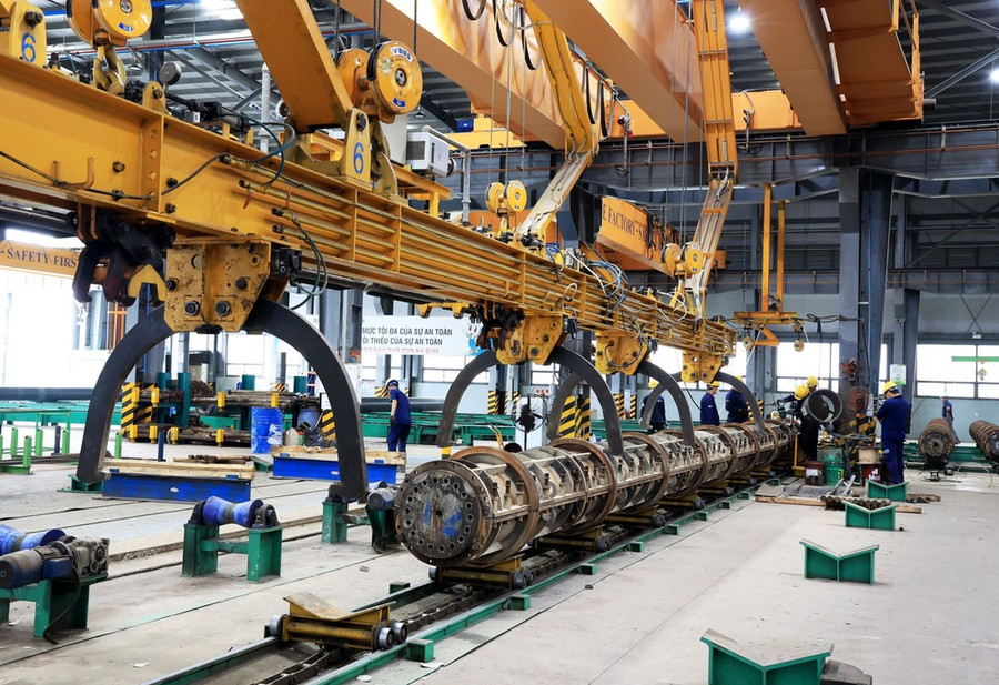 Nhà máy sản xuất cọc nhồi bêtông của Công ty trách nhiệm hữu hạn một thành viên Công nghiệp GS Việt Nam (VGSI) tại Khu Công nghiệp chuyên sâu Phú Mỹ 3, tỉnh Bà Rịa-Vũng Tàu. Ảnh: Hồng Đạt/TTXVN Nhà máy sản xuất cọc nhồi bêtông của Công ty trách nhiệm hữu hạn một thành viên Công nghiệp GS Việt Nam (VGSI) tại Khu Công nghiệp chuyên sâu Phú Mỹ 3, tỉnh Bà Rịa-Vũng Tàu. Ảnh: Hồng Đạt/TTXVN