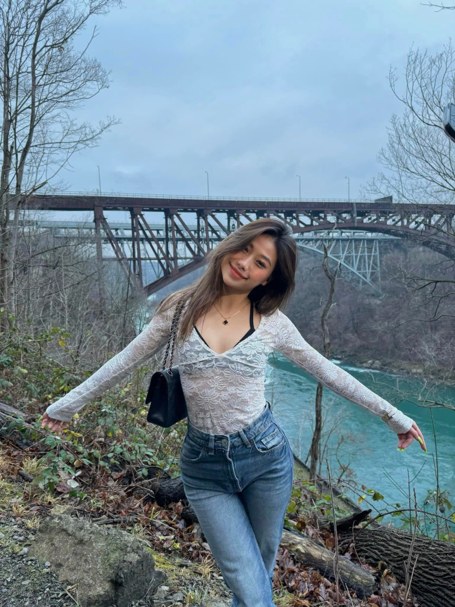 Trên trang cá nhân, Như Phương thường xuyên chia sẻ khoảnh khắc đi du lịch và tiệc tùng cùng bạn bè Trên trang cá nhân, Như Phương thường xuyên chia sẻ khoảnh khắc đi du lịch và tiệc tùng cùng bạn bè