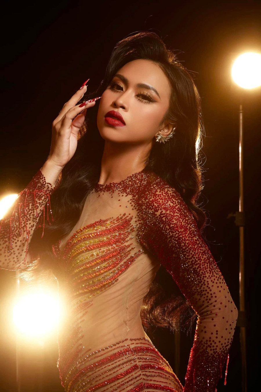 Chia sẻ về thành tích này, Holy Trương Diễm cho hay: “Hành trình thanh xuân của tôi đã rất đẹp khi có mặt ở Hoa hậu Hoàn vũ Việt Nam 2023. Đối với tôi chiến thắng cao nhất là được vượt qua bản thân mình. Tôi đã bật khóc vì trân quý và biết ơn giải thưởng Người đẹp tài năng” Chia sẻ về thành tích này, Holy Trương Diễm cho hay: “Hành trình thanh xuân của tôi đã rất đẹp khi có mặt ở Hoa hậu Hoàn vũ Việt Nam 2023. Đối với tôi chiến thắng cao nhất là được vượt qua bản thân mình. Tôi đã bật khóc vì trân quý và biết ơn giải thưởng Người đẹp tài năng”