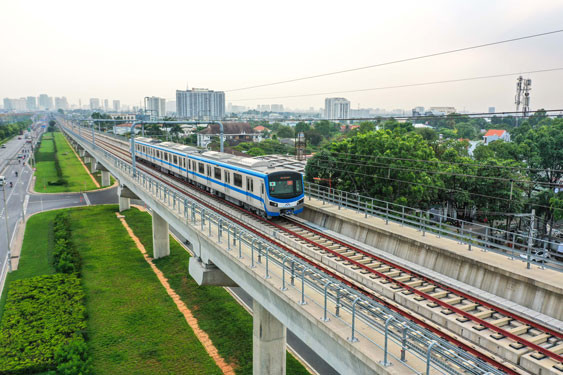 Trong năm 2024, tuyến metro số 1 sẽ vận hành khai thác thương mại. Ảnh: HOÀNG TRIỀU Trong năm 2024, tuyến metro số 1 sẽ vận hành khai thác thương mại. Ảnh: HOÀNG TRIỀU