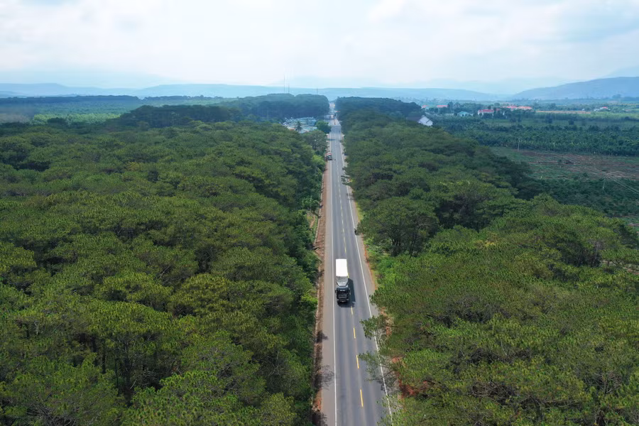 Quốc lộ 19-đoạn qua huyện Mang Yang. Ảnh: Phạm Quý Quốc lộ 19-đoạn qua huyện Mang Yang. Ảnh: Phạm Quý