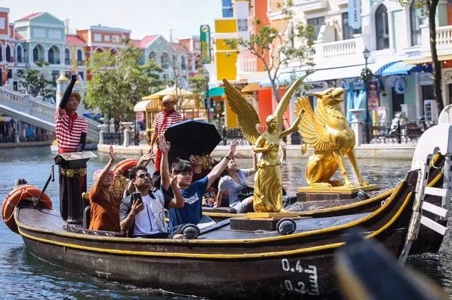 Du khách tham quan Grand World Phú Quốc