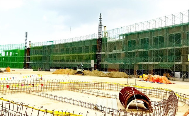 Một góc tòa nhà xây dựng không phép trên sân Golf Đà Lạt. Một góc tòa nhà xây dựng không phép trên sân Golf Đà Lạt.