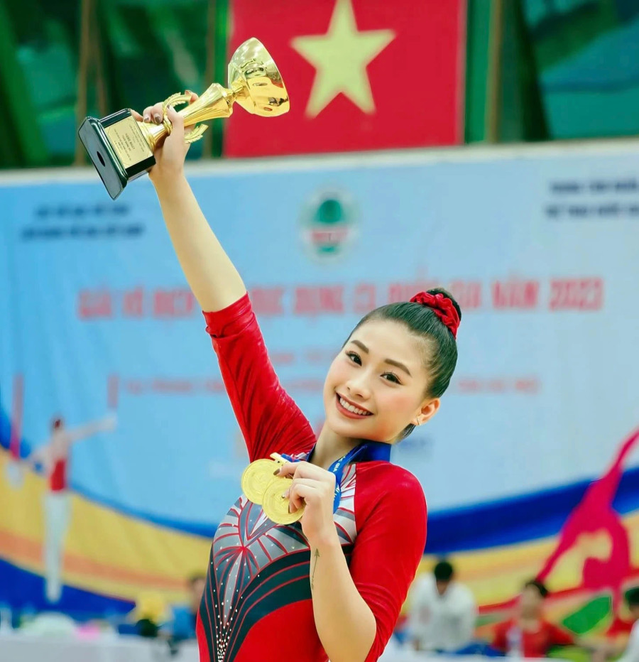 Vừa qua, thông tin Như Phương quyết định giải nghệ ở tuổi 20, cùng với đó là loạt lùm xùm hiện đang nhận được sự quan tâm của dư luận Vừa qua, thông tin Như Phương quyết định giải nghệ ở tuổi 20, cùng với đó là loạt lùm xùm hiện đang nhận được sự quan tâm của dư luận