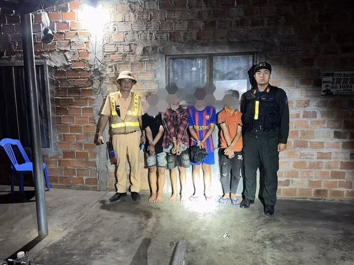 4 thiếu niên trộm xe máy bị bắt giữ. Ảnh: CACC 4 thiếu niên trộm xe máy bị bắt giữ. Ảnh: CACC