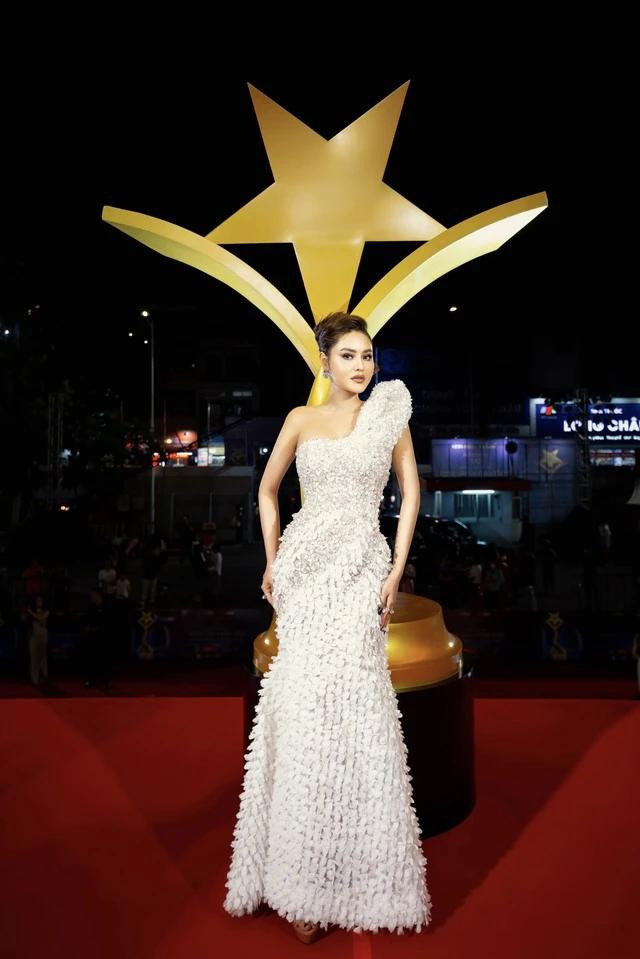 Mong muốn thử sức ở phim ảnh, Di Khả Hân không sợ bị gọi là bình hoa di động Mong muốn thử sức ở phim ảnh, Di Khả Hân không sợ bị gọi là bình hoa di động