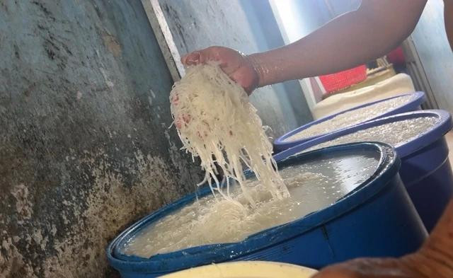 Chủ cơ sở hướng dẫn cách ngâm bì với hóa chất Chủ cơ sở hướng dẫn cách ngâm bì với hóa chất