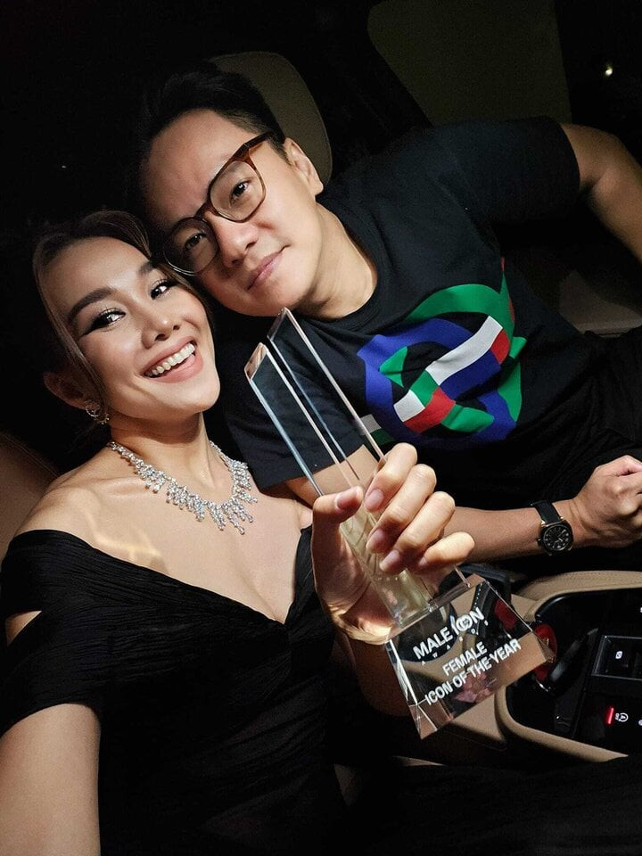 Thanh Hằng hạnh phúc khi luôn có ông xã đồng hành. Thanh Hằng hạnh phúc khi luôn có ông xã đồng hành.