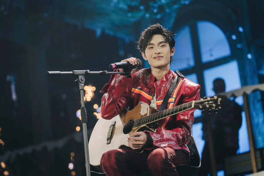 Wren Evan là một trong những ca sĩ thuộc thế hệ Gen Z có phong cách âm nhạc khác biệt. Những ca khúc của anh hầu hết đều có &quot;chất&quot; riêng. Sau ca khúc Thích em hơi nhiều, nam ca sĩ sinh năm 2001 cũng vừa có bản hit tiếp tục mang tên Từng quen