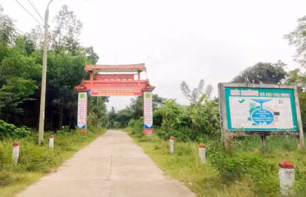 Cổng vào làng Đại Bình.