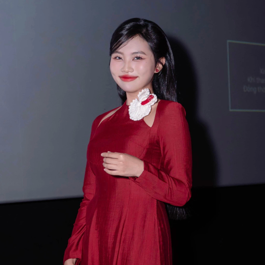 Năm 2023, Phương Mỹ Chi đã có bước chuyển mình thành công với album Vũ trụ cò bay. Từ một &quot;cô bé dân ca&quot;, nữ ca sĩ sinh năm 2003 đã cho thấy sự đa dạng của mình trong phong cách âm nhạc. Trong đó, ca khúc Vũ trụ có anh cũng nằm trong Top 10 bài hát xuất sắc của năm ở giải thưởng này