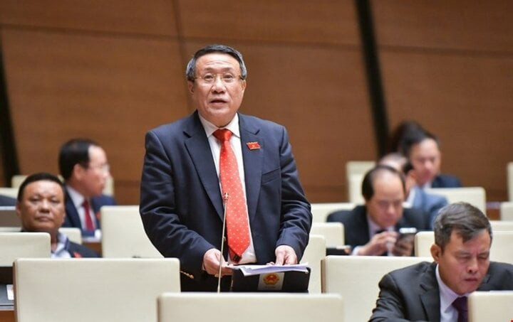 Đại biểu Hà Sỹ Đồng đề nghị tách quyền sử dụng đất và tài sản khi tính thuế chuyển nhượng bất động sản.